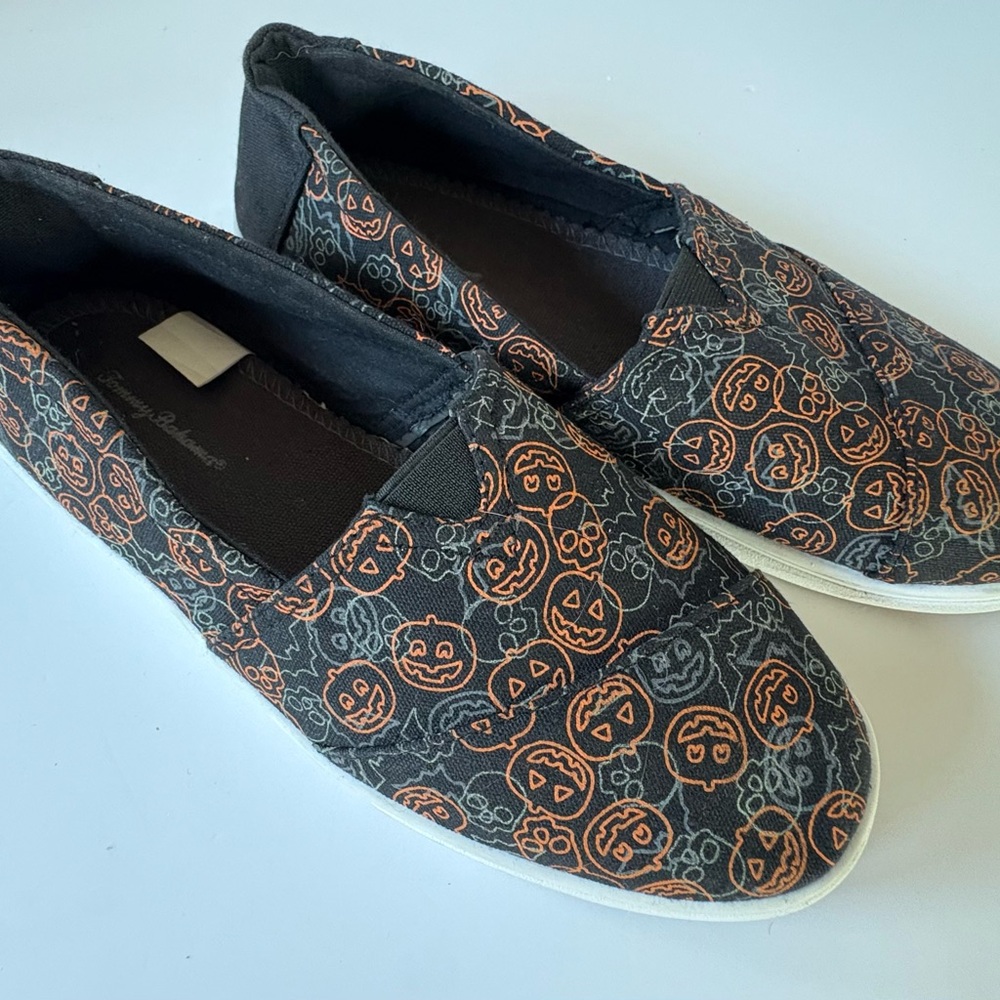 Tommy Bahama Black and Orange Pumpkin Flats